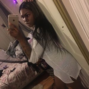 Meet your Posher, Nia